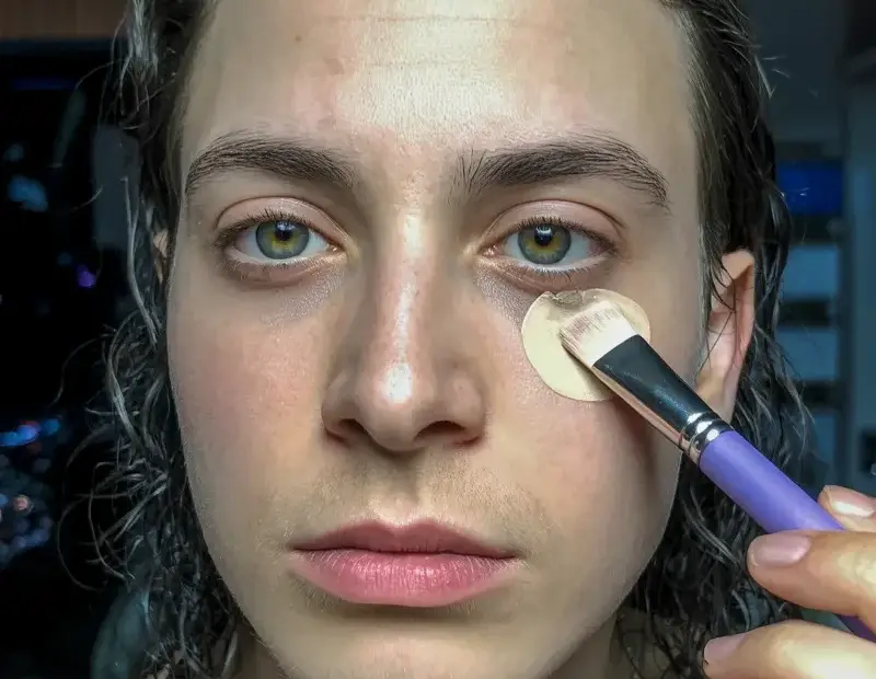 Under-Eye Concealer How-To: Simple Makeup with a Brush